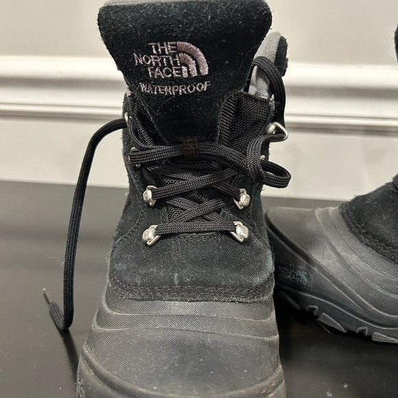 The North Face Black Insulated Winter Boots - big kids size 4 - Picture 2 of 13